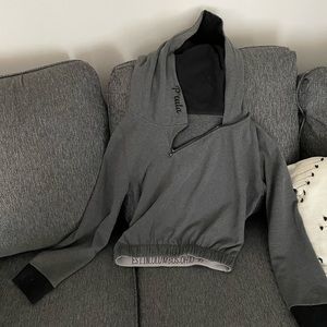 P’tula crop hoodie